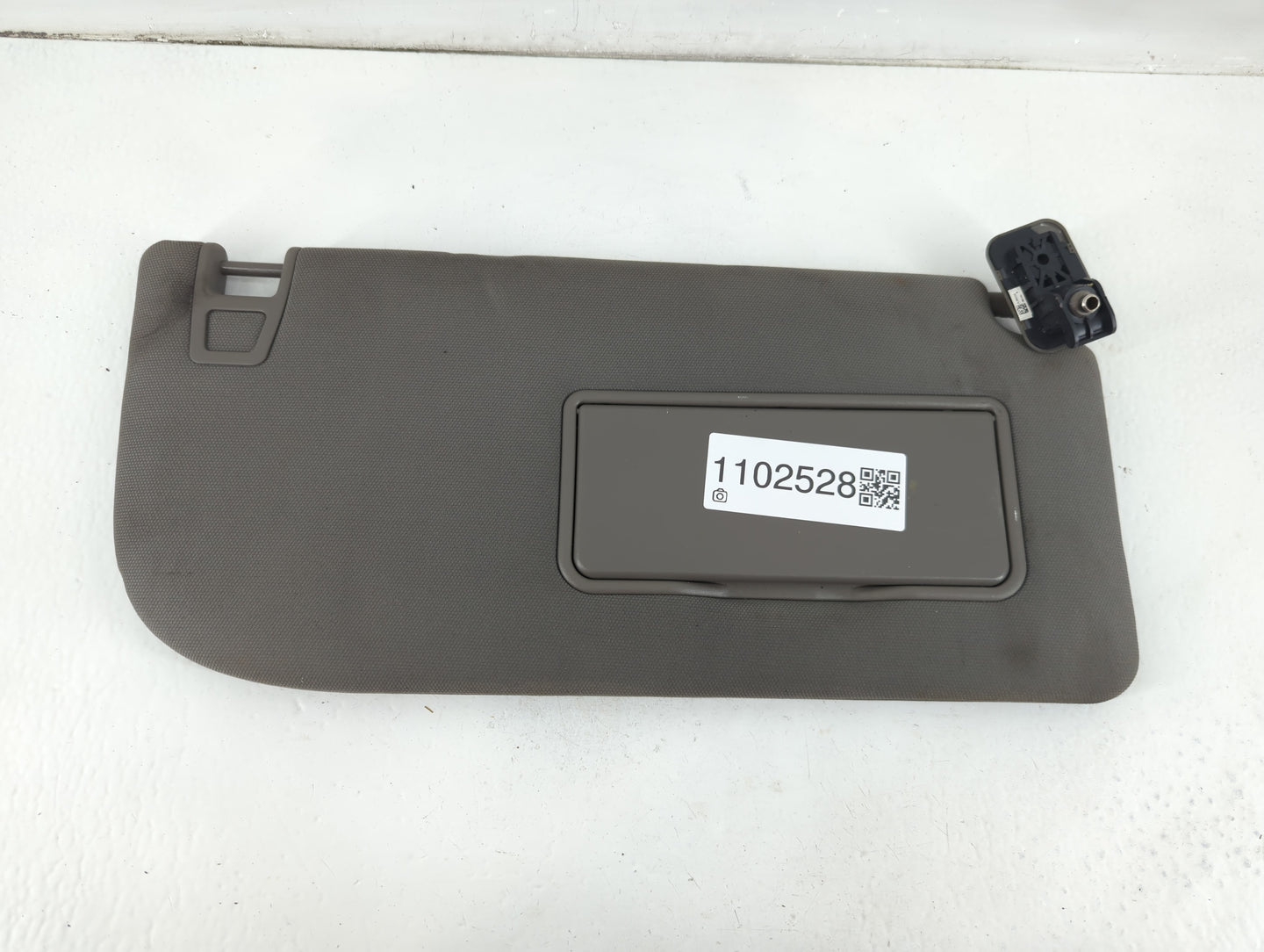 2018-2020 Ford F-150 Sun Visor Shade Replacement Passenger Right Mirror Fits Fits 2018 2019 2020 OEM Used Auto Parts - Oemusedautoparts1.com