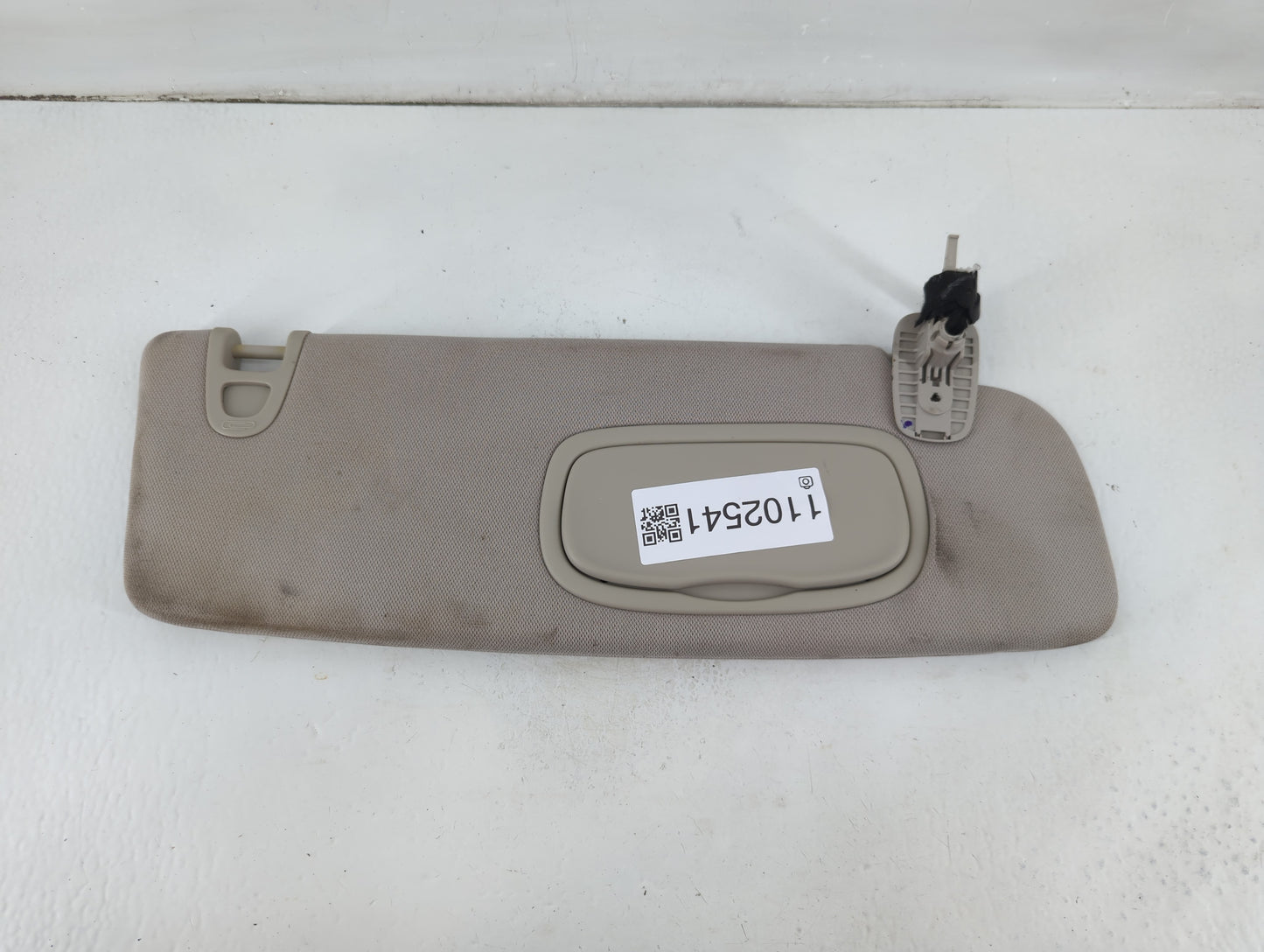 2017-2020 Chrysler Pacifica Sun Visor Shade Replacement Passenger Right Mirror Fits Fits 2017 2018 2019 2020 OEM Used Auto Parts