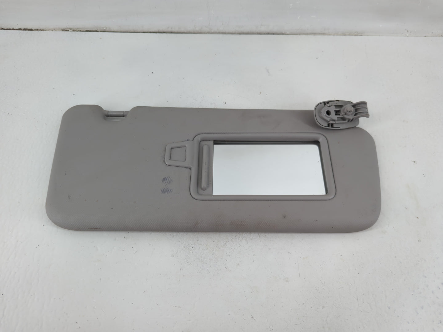 2018-2021 Hyundai Kona Sun Visor Shade Replacement Passenger Right Mirror Fits Fits 2018 2019 2020 2021 OEM Used Auto Parts - Oemusedautoparts1.com
