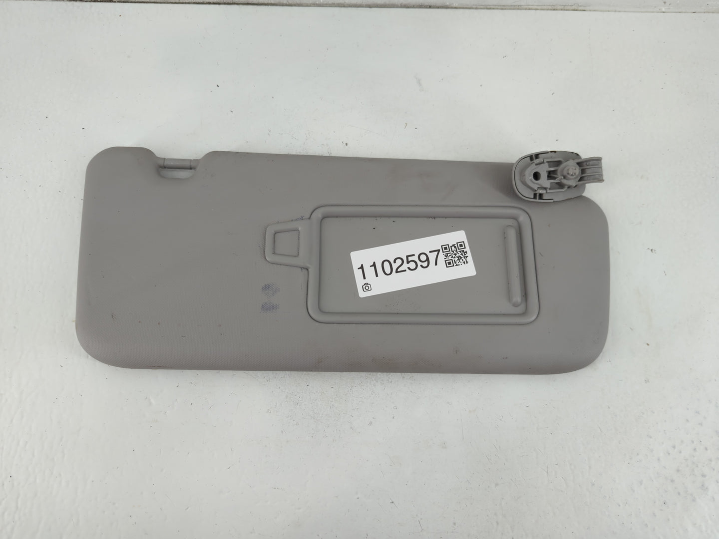 2018-2021 Hyundai Kona Sun Visor Shade Replacement Passenger Right Mirror Fits Fits 2018 2019 2020 2021 OEM Used Auto Parts - Oemusedautoparts1.com