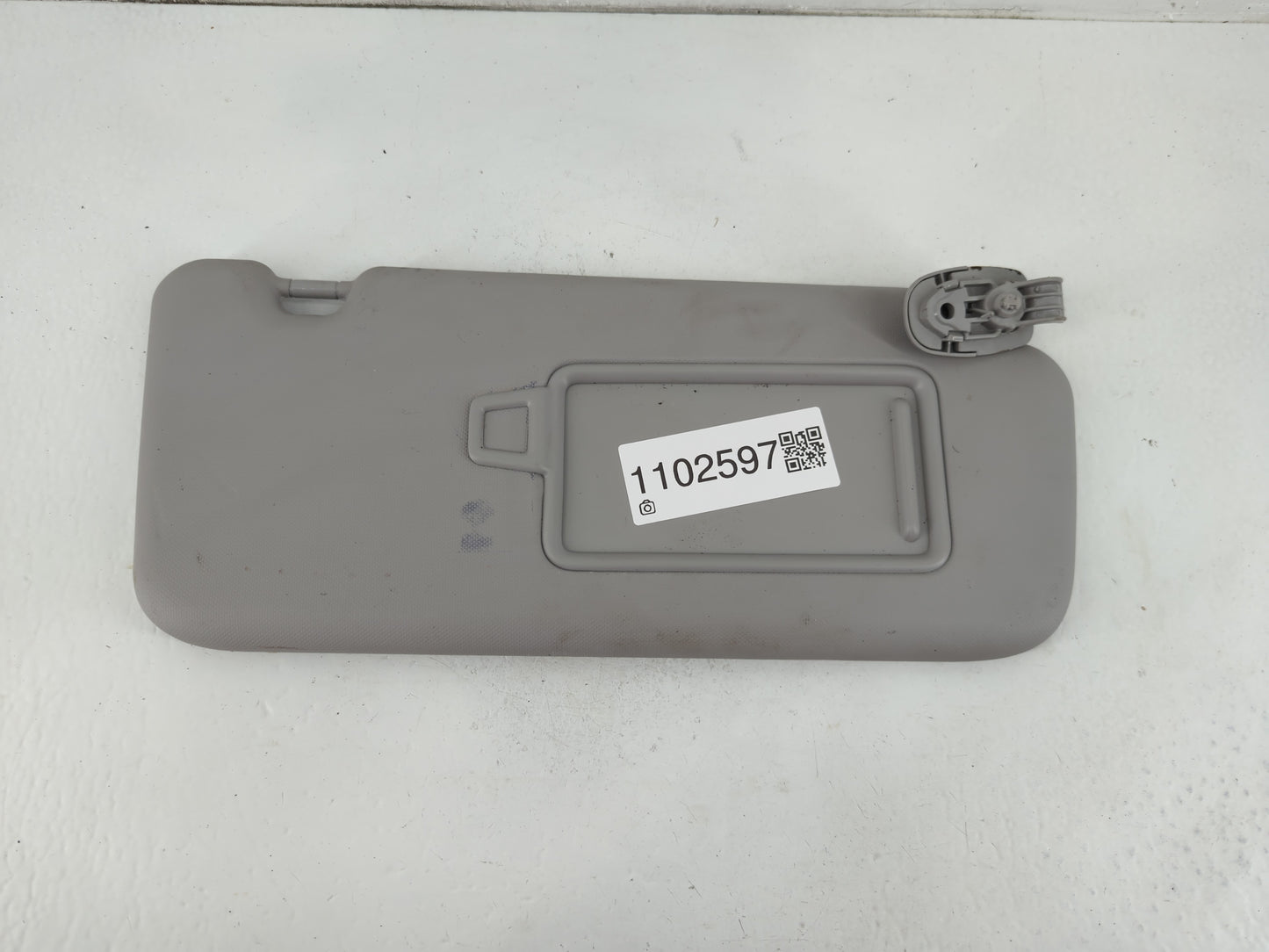 2018-2021 Hyundai Kona Sun Visor Shade Replacement Passenger Right Mirror Fits Fits 2018 2019 2020 2021 OEM Used Auto Parts - Oemusedautoparts1.com