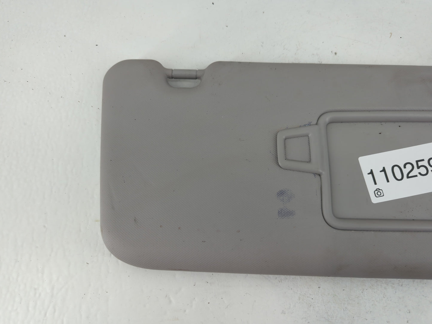 2018-2021 Hyundai Kona Sun Visor Shade Replacement Passenger Right Mirror Fits Fits 2018 2019 2020 2021 OEM Used Auto Parts - Oemusedautoparts1.com