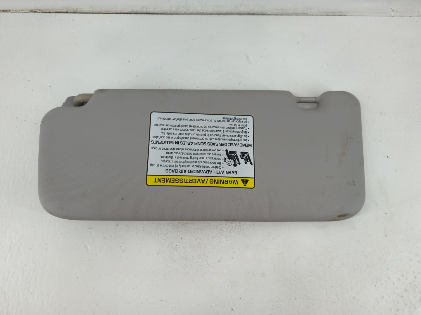 2018-2021 Hyundai Kona Sun Visor Shade Replacement Passenger Right Mirror Fits Fits 2018 2019 2020 2021 OEM Used Auto Parts - Oemusedautoparts1.com