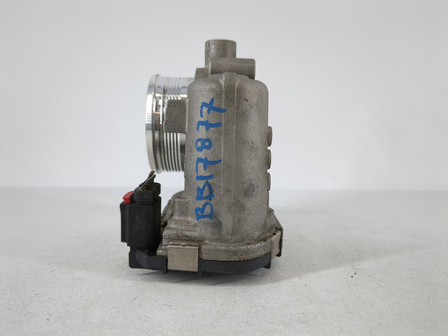 2012-2013 Ford Focus Throttle Body P/N:CM5E 9F991 AD Fits Fits 2012 2013 2014 2015 2016 2017 OEM Used Auto Parts - Oemusedautoparts1.com