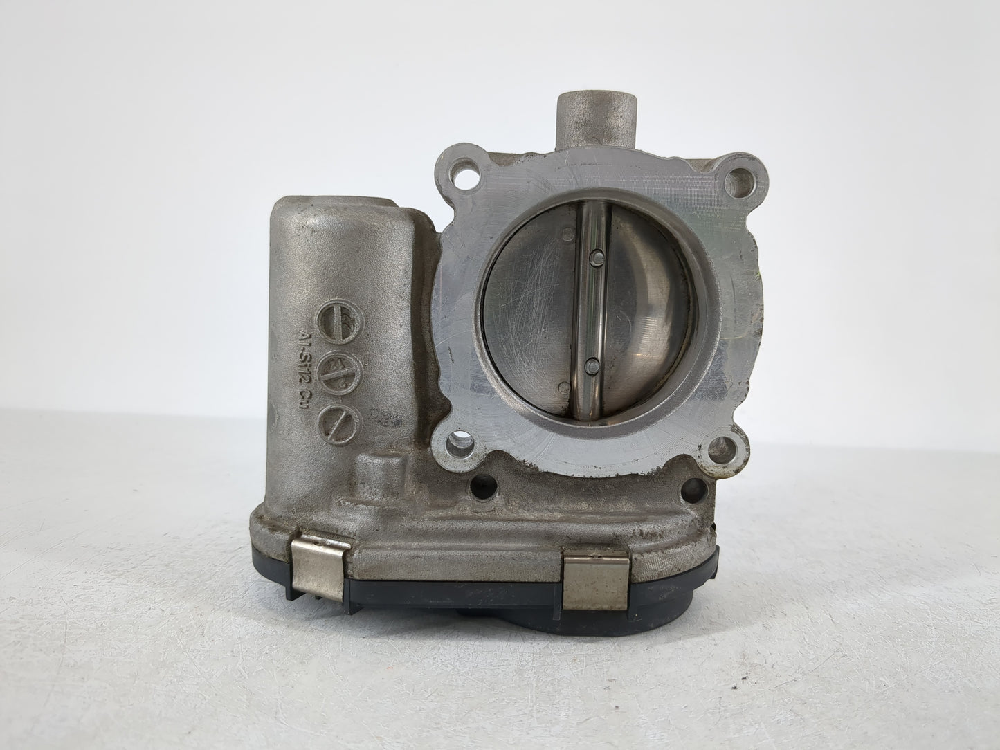 2012-2013 Ford Focus Throttle Body P/N:CM5E 9F991 AD Fits Fits 2012 2013 2014 2015 2016 2017 OEM Used Auto Parts - Oemusedautoparts1.com