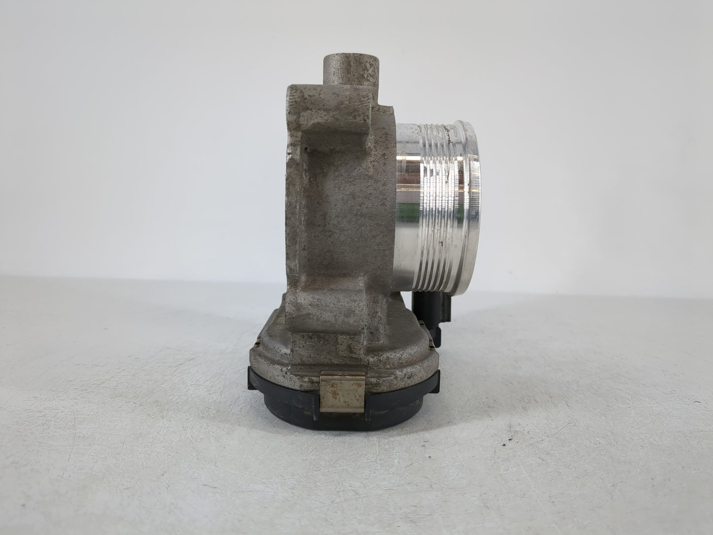 2012-2013 Ford Focus Throttle Body P/N:CM5E 9F991 AD Fits Fits 2012 2013 2014 2015 2016 2017 OEM Used Auto Parts - Oemusedautoparts1.com