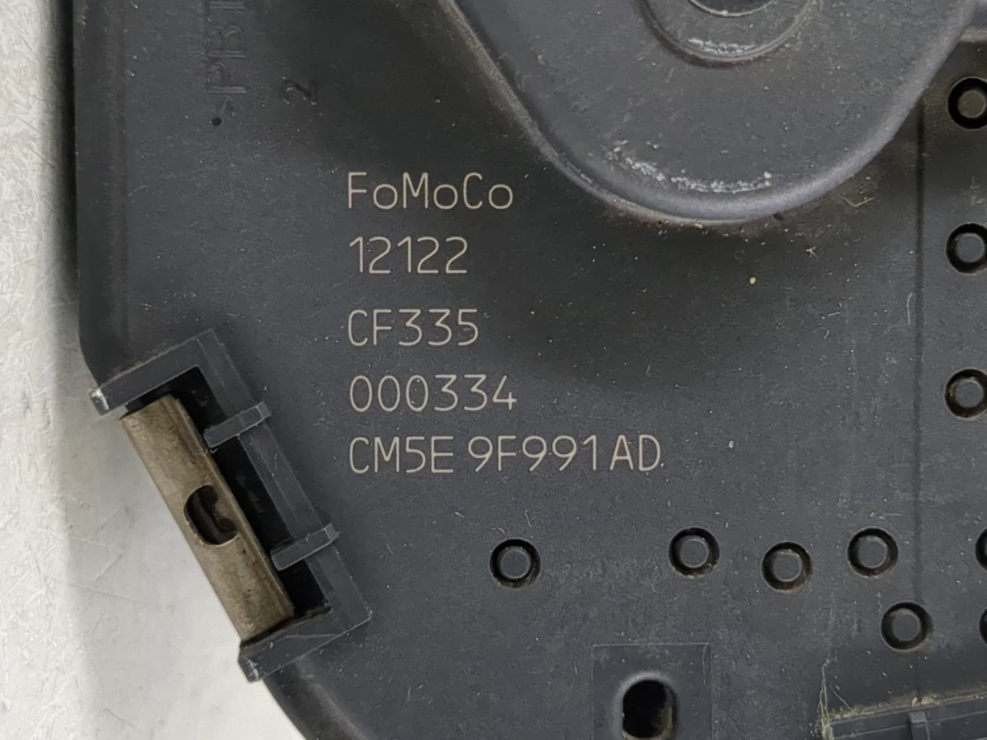 2012-2013 Ford Focus Throttle Body P/N:CM5E 9F991 AD Fits Fits 2012 2013 2014 2015 2016 2017 OEM Used Auto Parts - Oemusedautoparts1.com