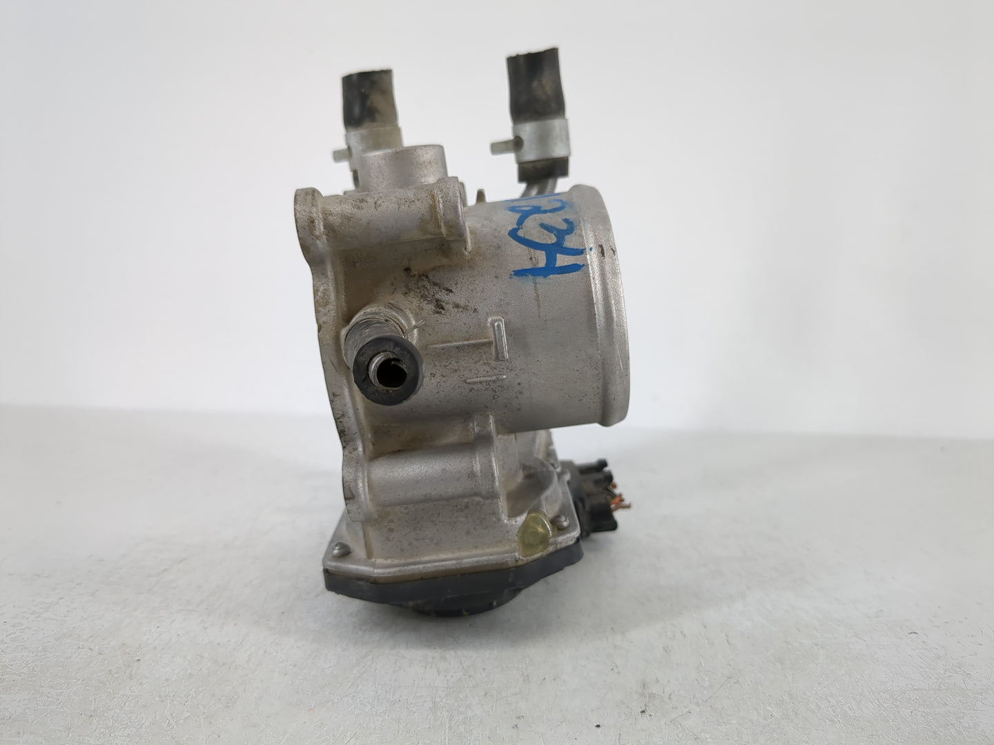 2012-2019 Kia Rio Throttle Body P/N:35100-2B300 Fits Fits 2012 2013 2014 2015 2016 2017 2018 2019 OEM Used Auto Parts - Oemusedautoparts1.com