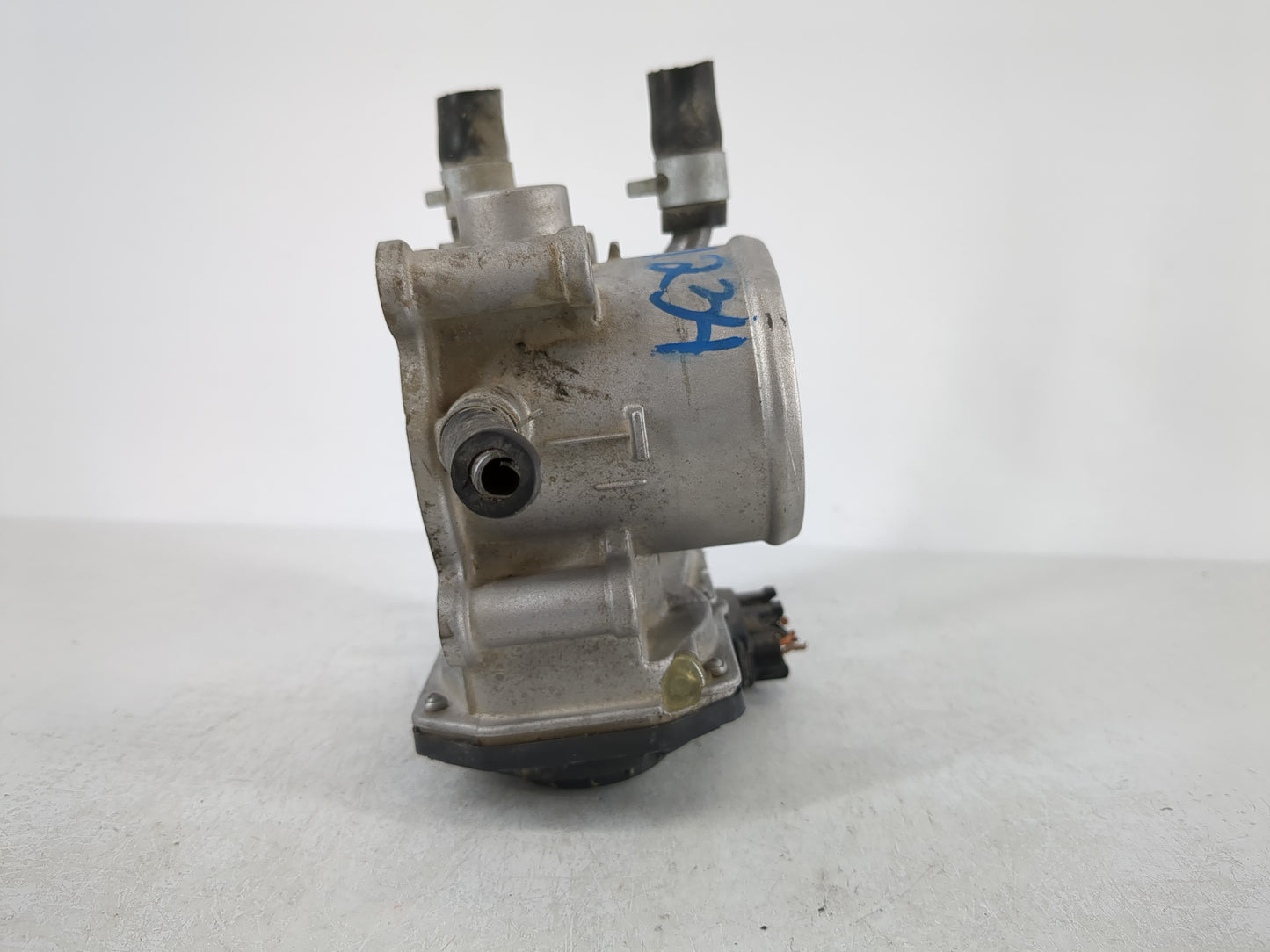 2012-2019 Kia Rio Throttle Body P/N:35100-2B300 Fits Fits 2012 2013 2014 2015 2016 2017 2018 2019 OEM Used Auto Parts - Oemusedautoparts1.com
