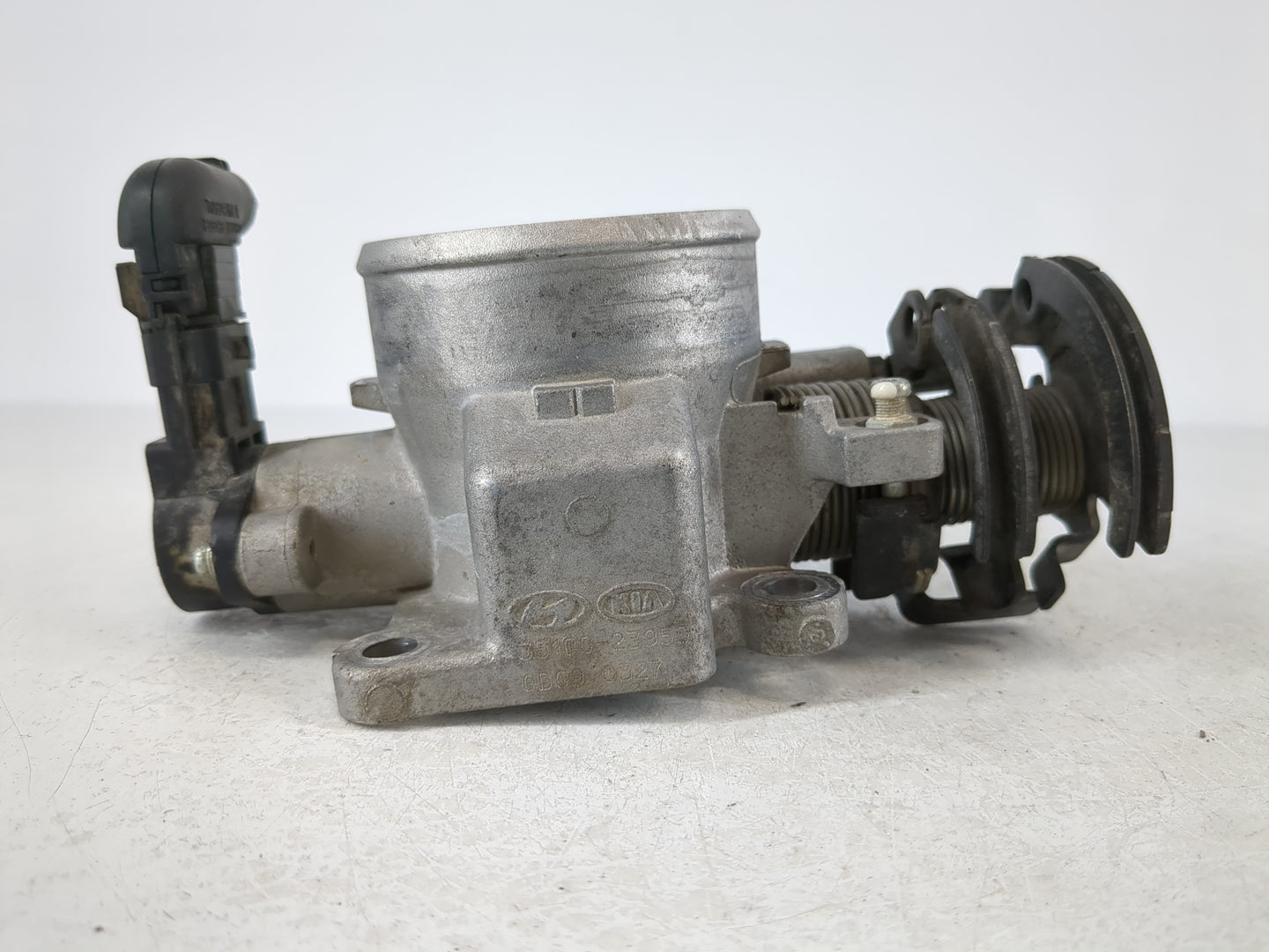 2007-2012 Hyundai Elantra Throttle Body P/N:35100-23950 Fits Fits 2007 2008 2009 2010 2011 2012 OEM Used Auto Parts - Oemusedautoparts1.com