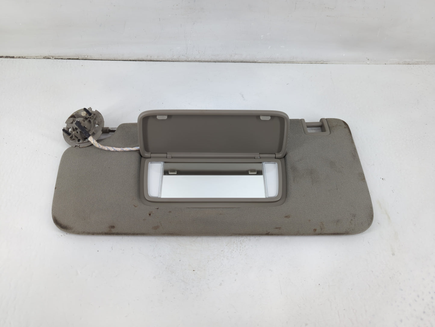 2018-2019 Chevrolet Equinox Sun Visor Shade Replacement Driver Left Mirror Fits Fits 2018 2019 OEM Used Auto Parts