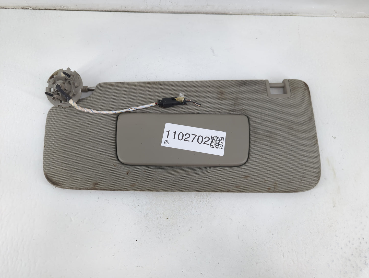 2018-2019 Chevrolet Equinox Sun Visor Shade Replacement Driver Left Mirror Fits Fits 2018 2019 OEM Used Auto Parts