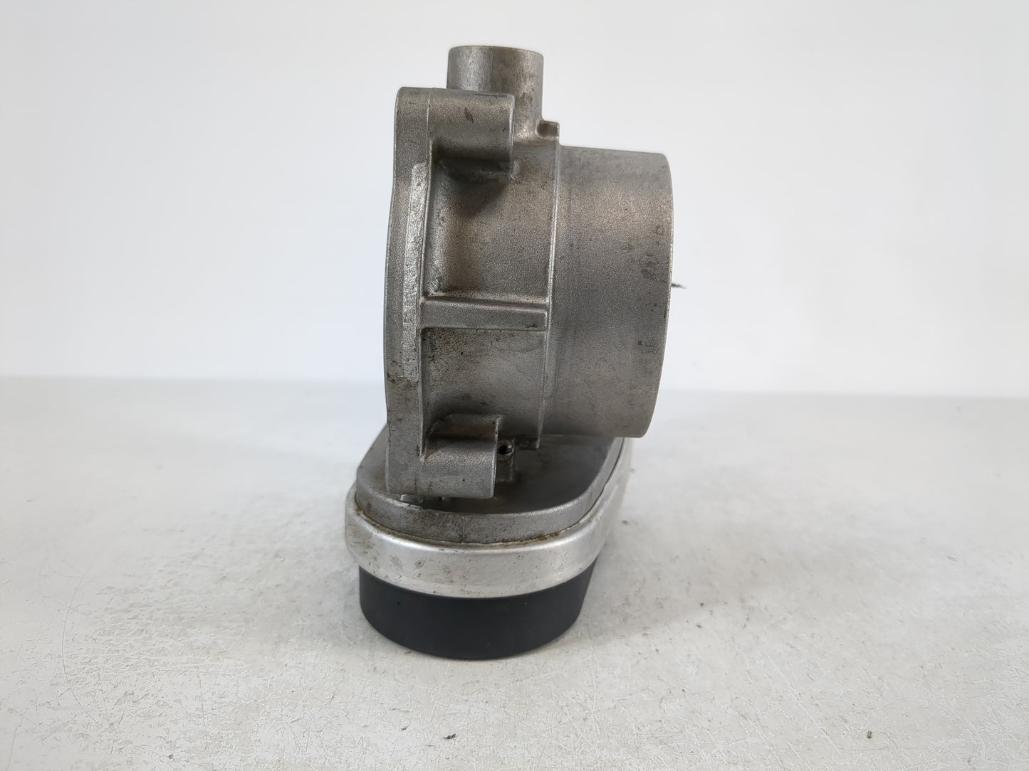 2009-2010 Dodge Journey Throttle Body P/N:04861691AA Fits Fits 2006 2007 2008 2009 2010 2011 OEM Used Auto Parts