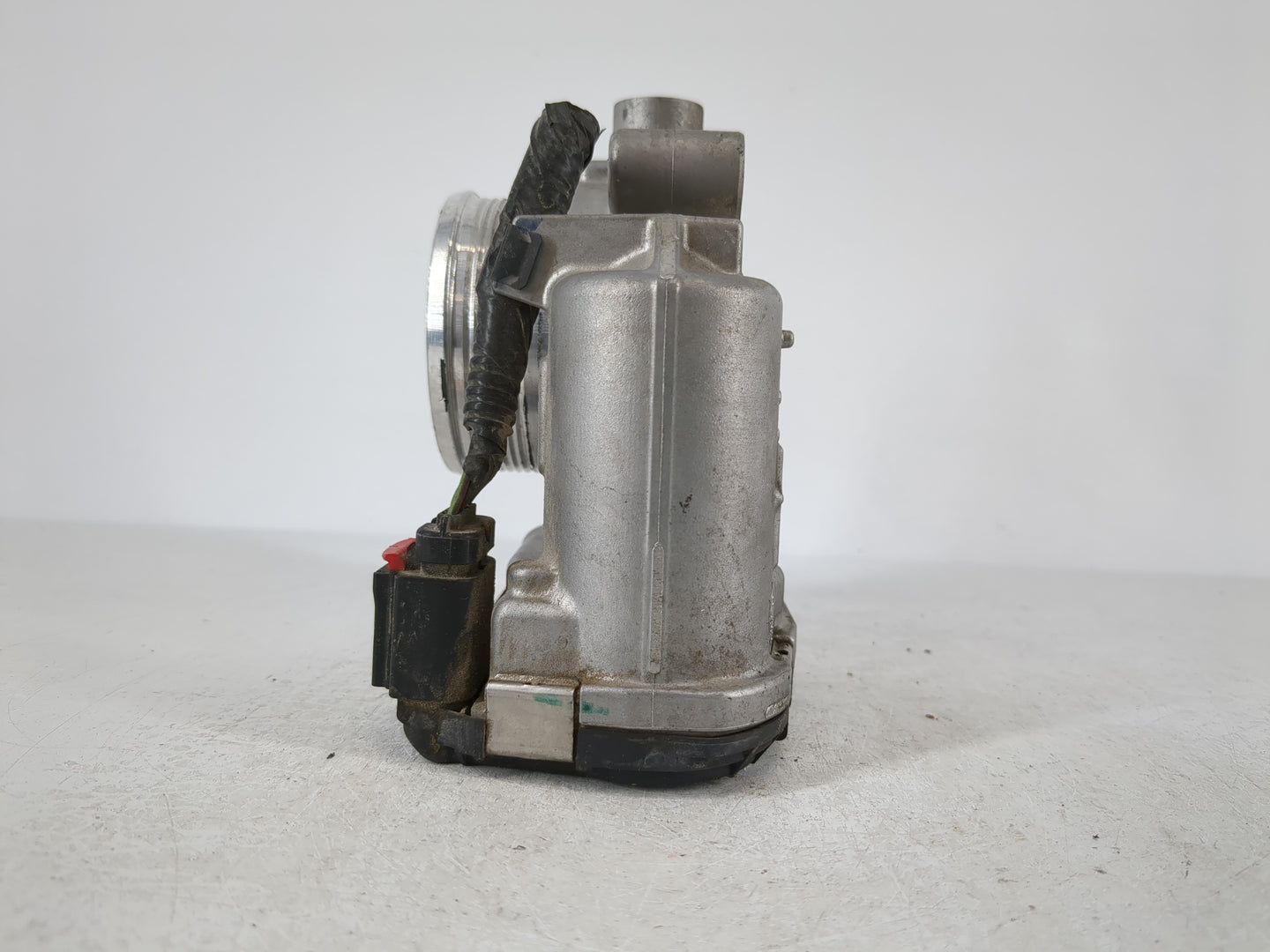2014-2018 Ford Focus Throttle Body P/N:DS7E-9F991-BB Fits Fits 2014 2015 2016 2017 2018 2019 2020 2021 2022 OEM Used Auto Parts - Oemusedautoparts1.com