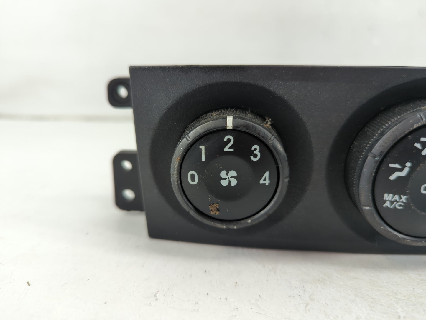 2003-2006 Kia Sorento Climate Control Module Temperature AC/Heater Replacement P/N:97250-3E401 Fits Fits 2003 2004 2005 2006 OEM Used Auto Parts