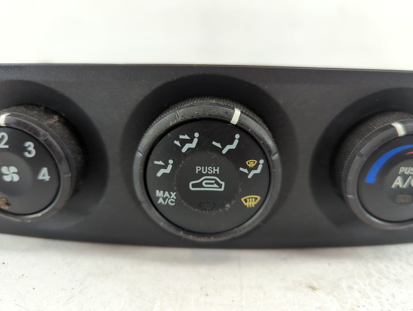 2003-2006 Kia Sorento Climate Control Module Temperature AC/Heater Replacement P/N:97250-3E401 Fits Fits 2003 2004 2005 2006 OEM Used Auto Parts