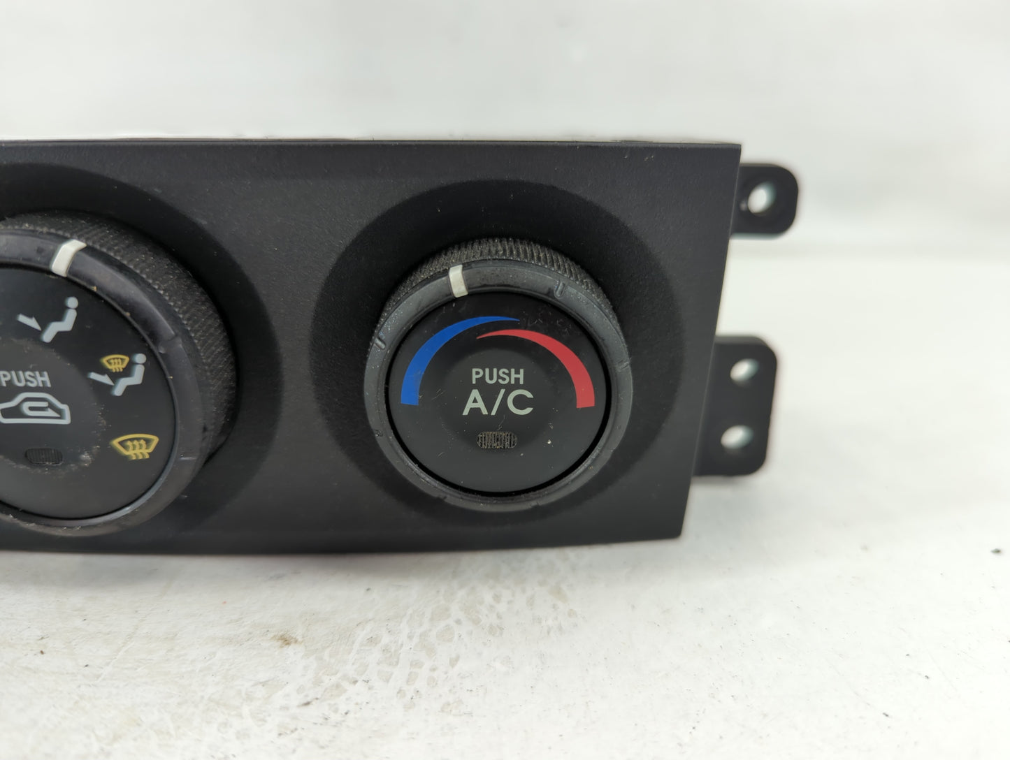 2003-2006 Kia Sorento Climate Control Module Temperature AC/Heater Replacement P/N:97250-3E401 Fits Fits 2003 2004 2005 2006 OEM Used Auto Parts