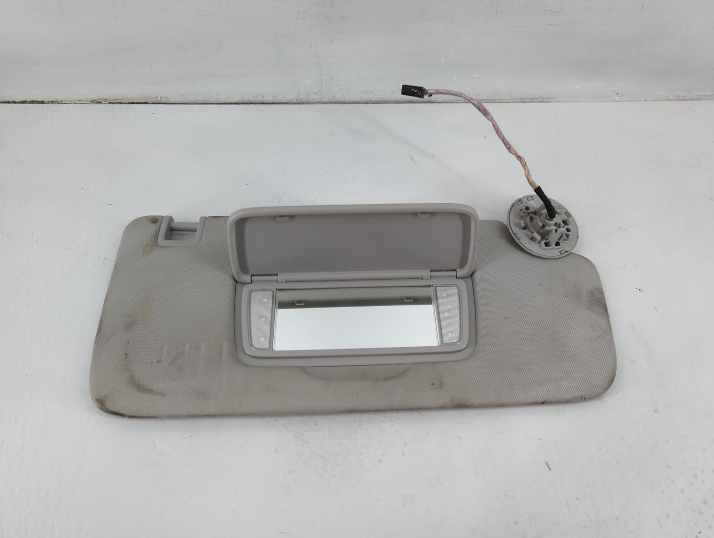 2018-2022 Chevrolet Traverse Sun Visor Shade Replacement Passenger Right Mirror Fits Fits 2018 2019 2020 2021 2022 OEM Used Auto Parts
