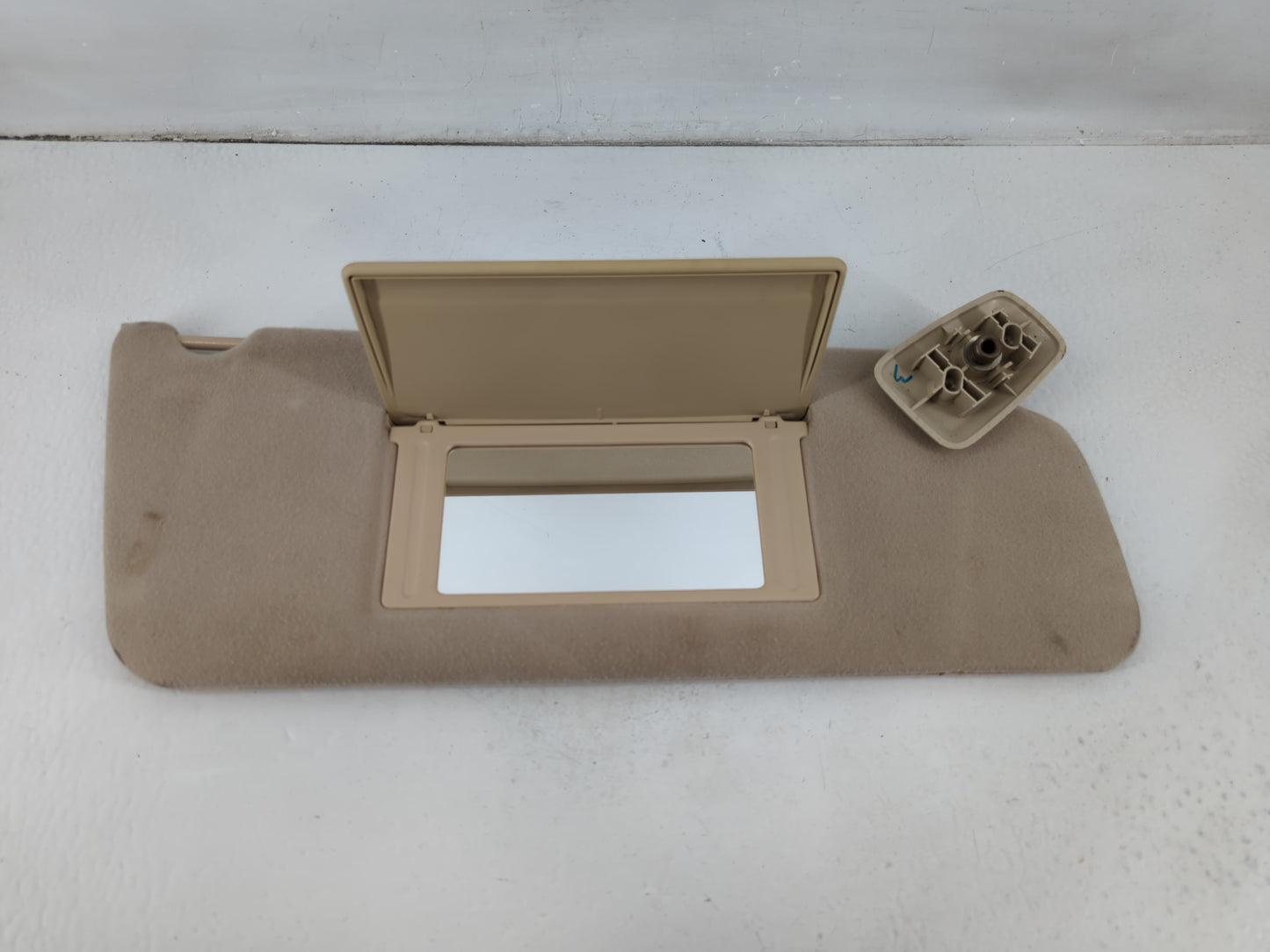 2004-2008 Ford F-150 Sun Visor Shade Replacement Passenger Right Mirror Fits Fits 2004 2005 2006 2007 2008 OEM Used Auto Parts