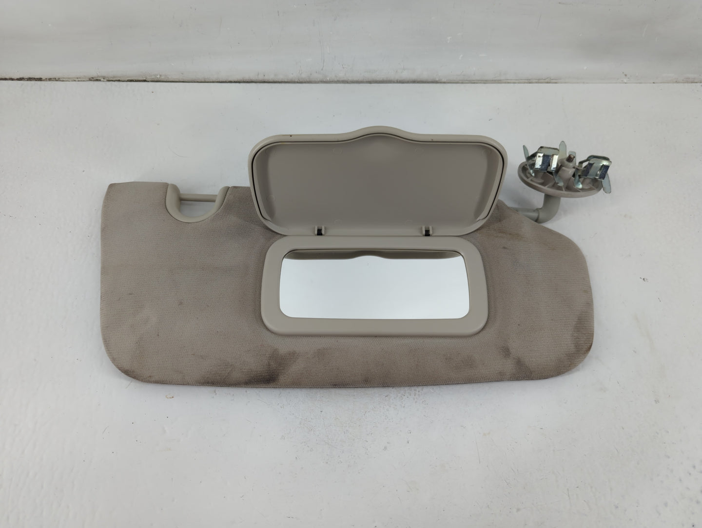 2010-2017 Jeep Patriot Sun Visor Shade Replacement Passenger Right Mirror Fits Fits 2010 2011 2012 2013 2014 2015 2016 2017 OEM Used Auto Parts - Oemusedautoparts1.com