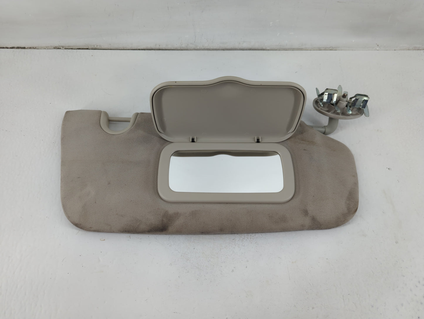 2010-2017 Jeep Patriot Sun Visor Shade Replacement Passenger Right Mirror Fits Fits 2010 2011 2012 2013 2014 2015 2016 2017 OEM Used Auto Parts - Oemusedautoparts1.com