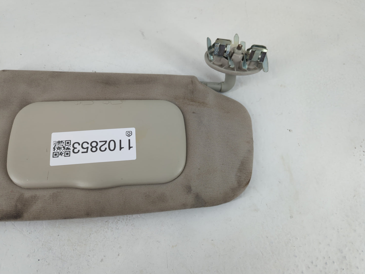 2010-2017 Jeep Patriot Sun Visor Shade Replacement Passenger Right Mirror Fits Fits 2010 2011 2012 2013 2014 2015 2016 2017 OEM Used Auto Parts - Oemusedautoparts1.com