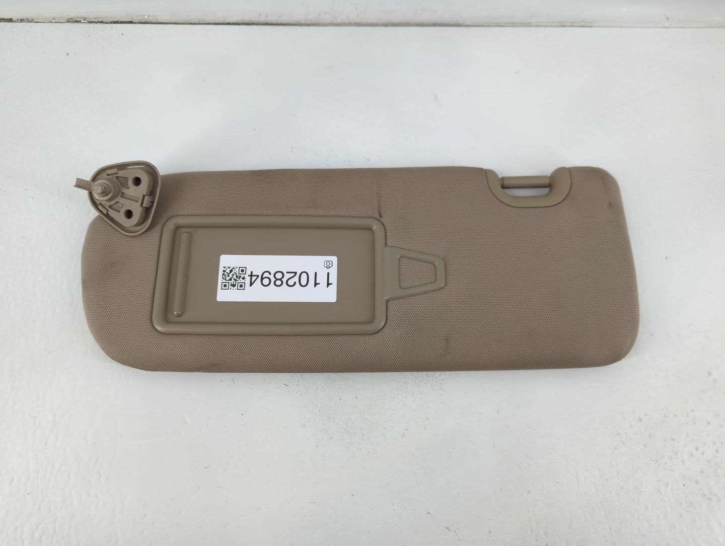 2013-2019 Hyundai Santa Fe Sun Visor Shade Replacement Driver Left Mirror Fits Fits 2013 2014 2015 2016 2017 2018 2019 OEM Used Auto Parts - Oemusedautoparts1.com
