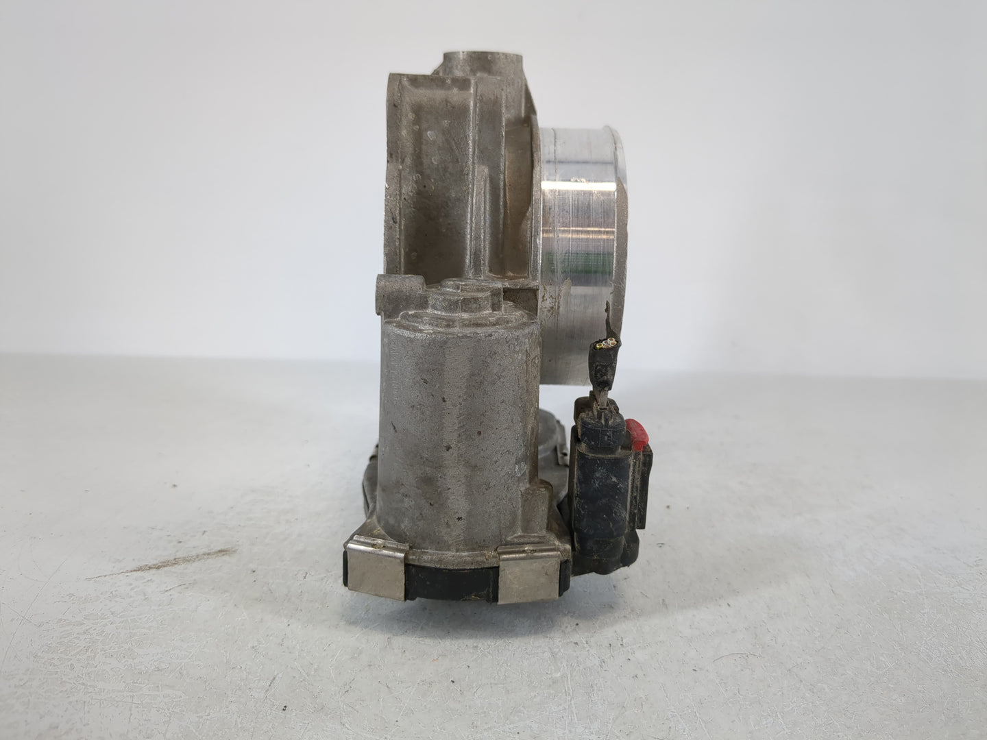 2012-2015 Chevrolet Camaro Throttle Body P/N:12632172BA Fits Fits 2012 2013 2014 2015 2016 2017 2018 2019 2020 2021 2022 OEM Used Auto Parts - Oemusedautoparts1.com
