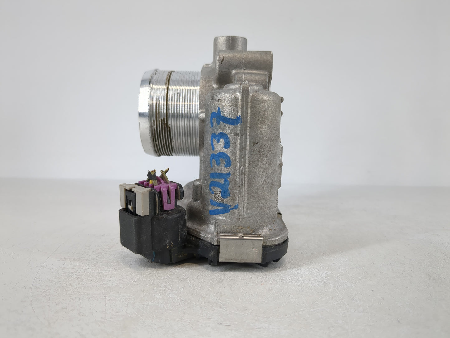 2011-2018 Lincoln Mkx Throttle Body P/N:55565489 Fits Fits 2011 2012 2013 2014 2015 2016 2017 2018 2019 OEM Used Auto Parts - Oemusedautoparts1.com