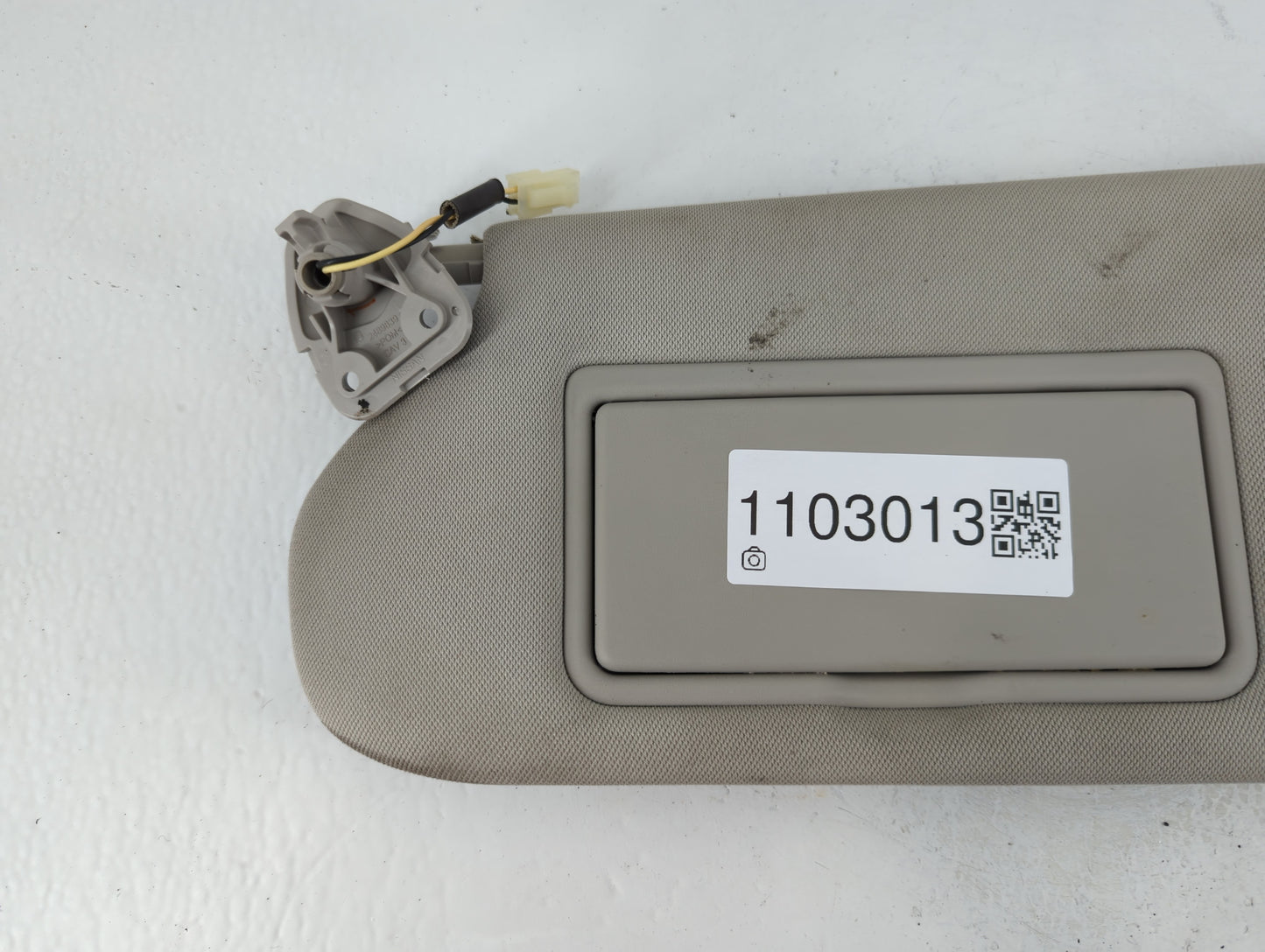2019-2020 Infiniti Qx50 Sun Visor Shade Replacement Driver Left Mirror Fits Fits 2019 2020 OEM Used Auto Parts - Oemusedautoparts1.com