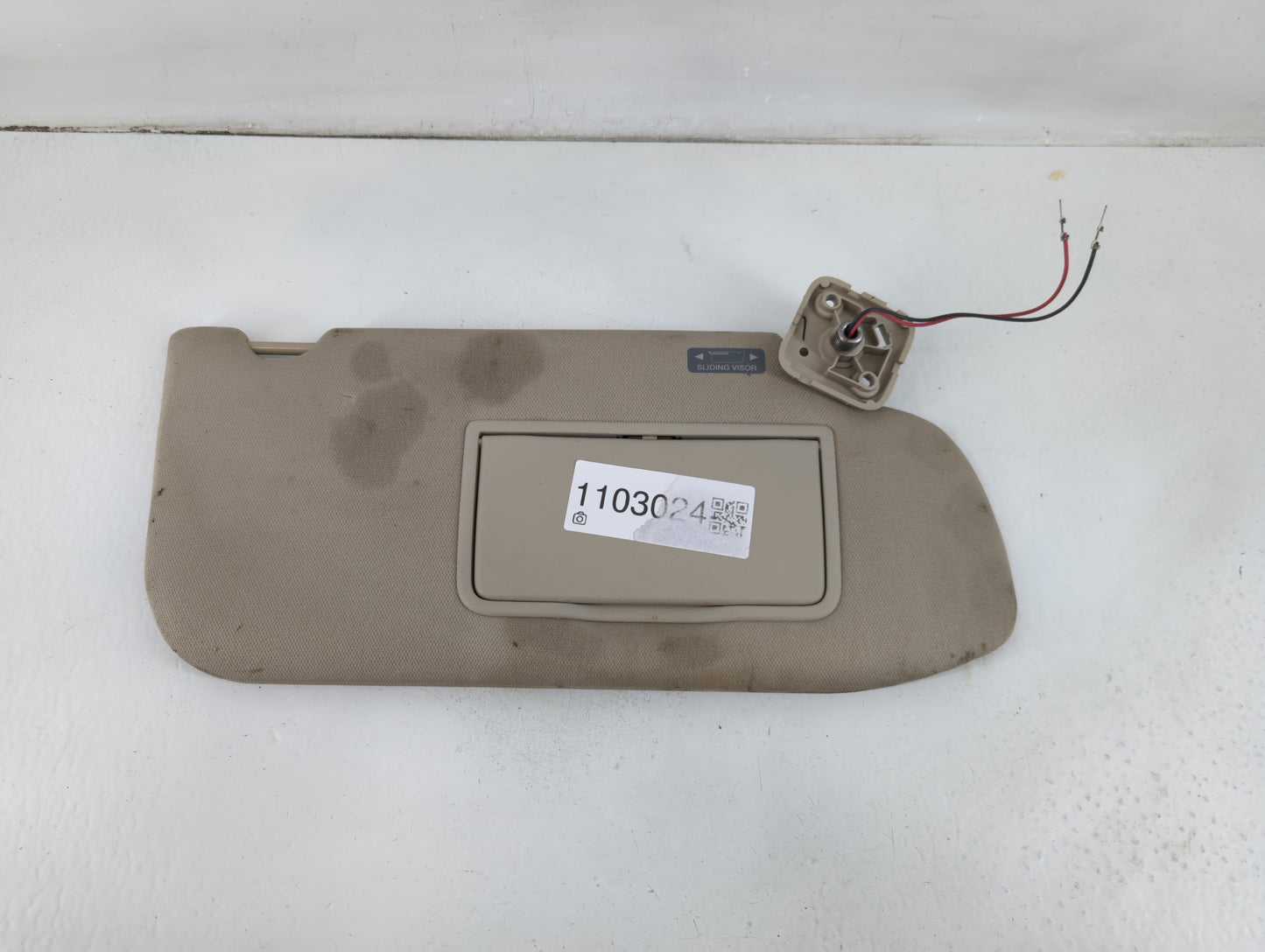 2010-2012 Lincoln Mkt Sun Visor Shade Replacement Passenger Right Mirror Fits Fits 2010 2011 2012 OEM Used Auto Parts - Oemusedautoparts1.com