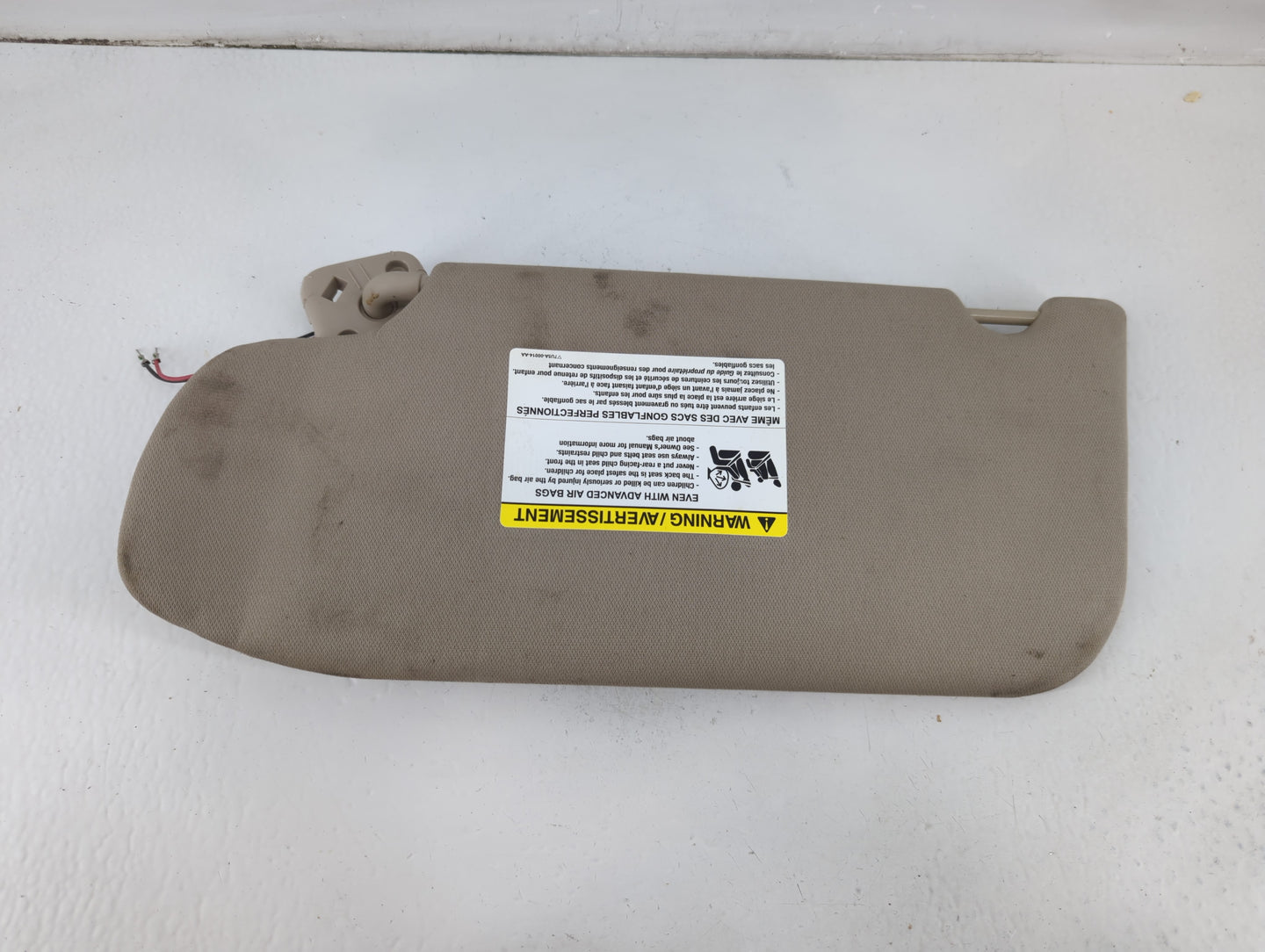2010-2012 Lincoln Mkt Sun Visor Shade Replacement Passenger Right Mirror Fits Fits 2010 2011 2012 OEM Used Auto Parts - Oemusedautoparts1.com