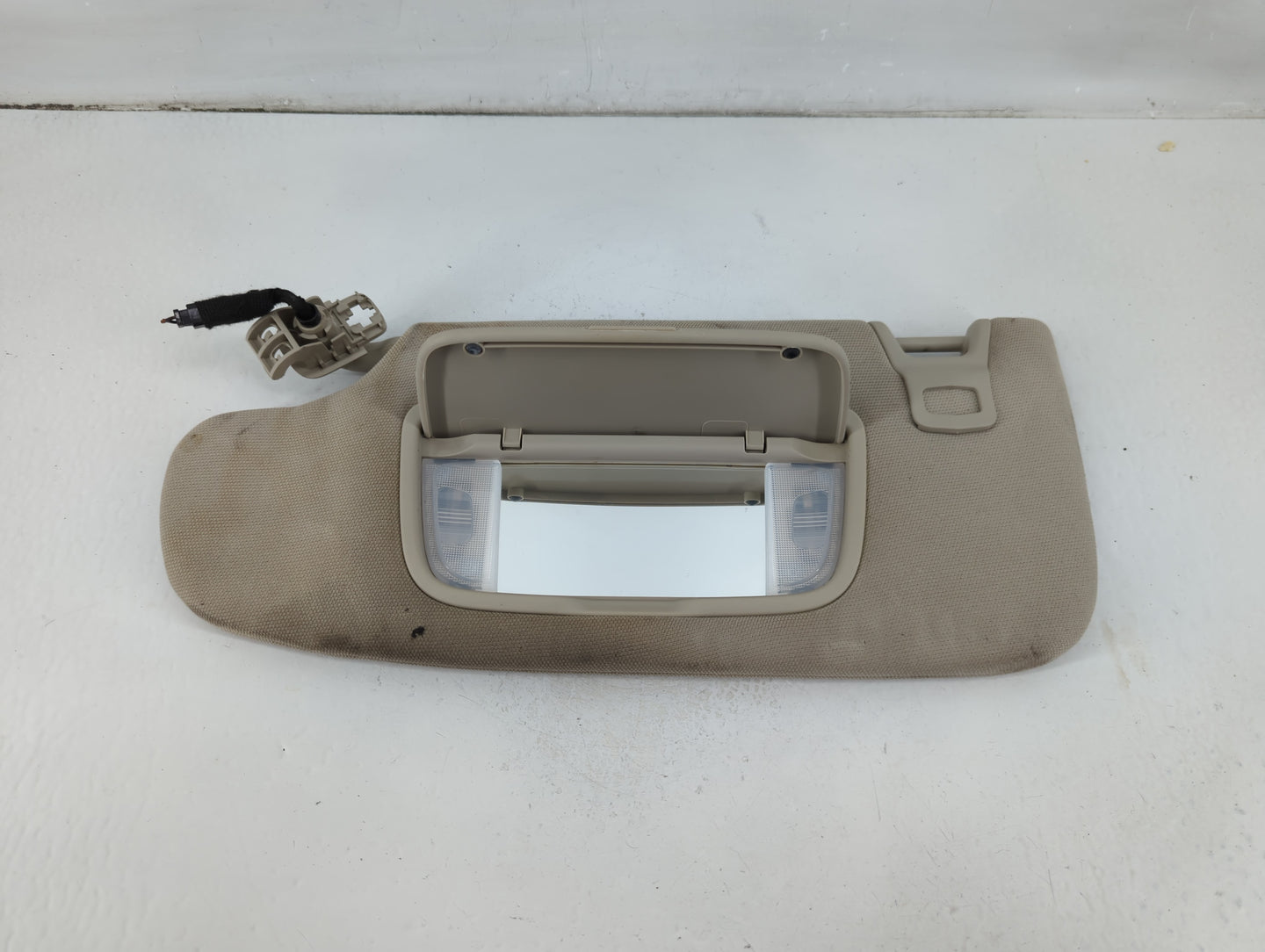 2017-2020 Ford Fusion Sun Visor Shade Replacement Driver Left Mirror Fits Fits 2017 2018 2019 2020 OEM Used Auto Parts - Oemusedautoparts1.com