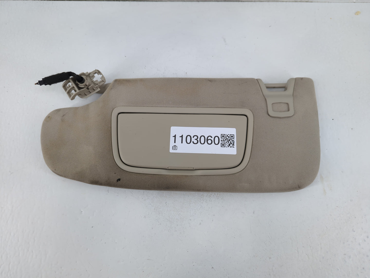 2017-2020 Ford Fusion Sun Visor Shade Replacement Driver Left Mirror Fits Fits 2017 2018 2019 2020 OEM Used Auto Parts - Oemusedautoparts1.com