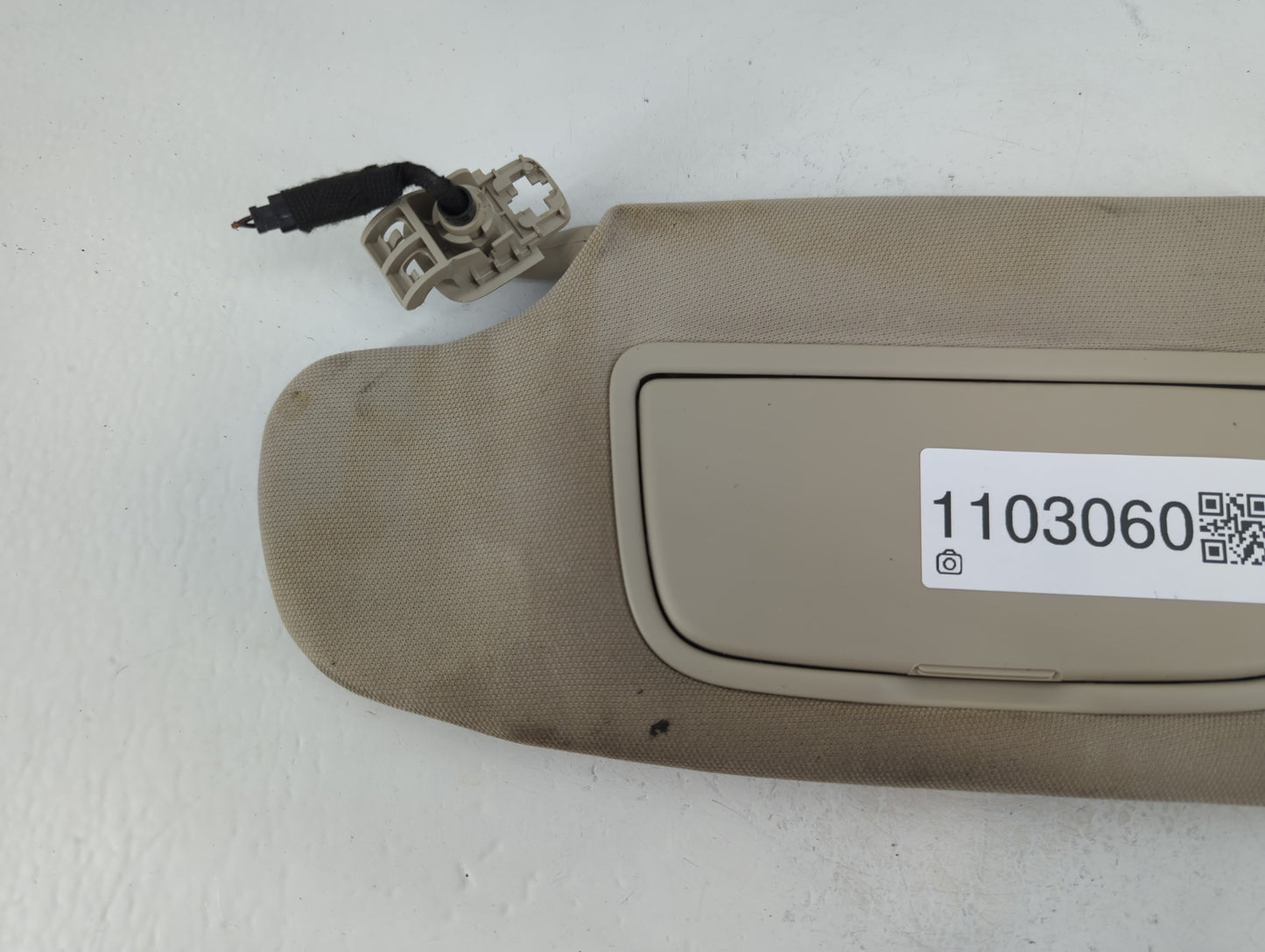 2017-2020 Ford Fusion Sun Visor Shade Replacement Driver Left Mirror Fits Fits 2017 2018 2019 2020 OEM Used Auto Parts - Oemusedautoparts1.com