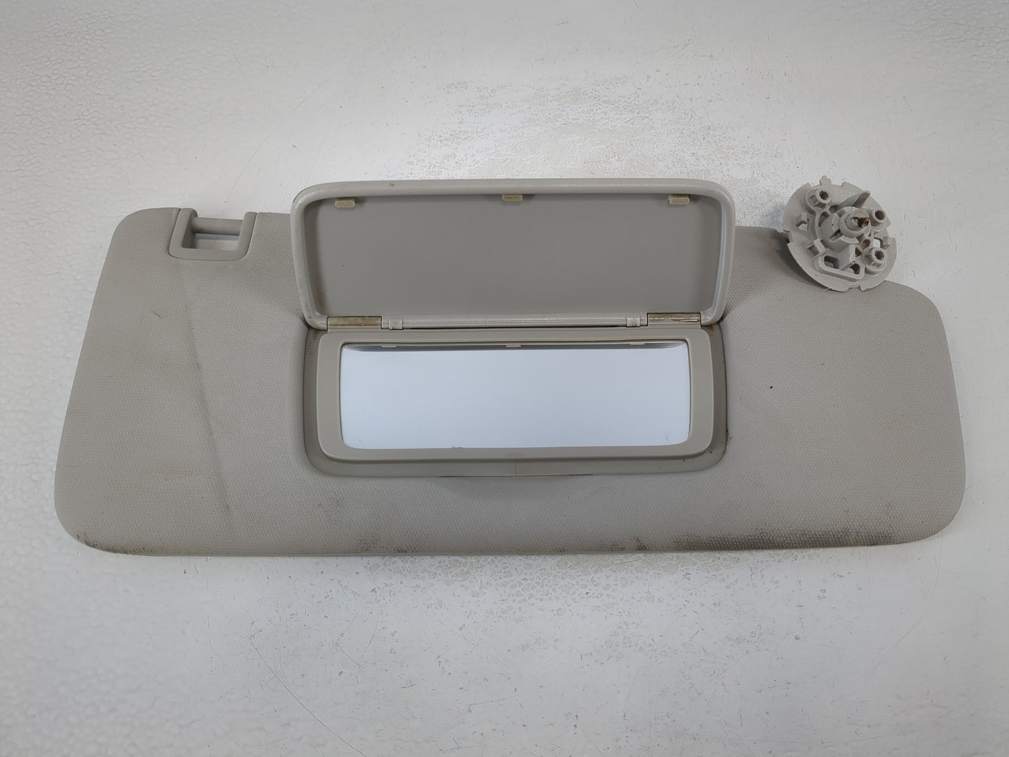 2021-2022 Chevrolet Trailblazer Sun Visor Shade Replacement Passenger Right Mirror Fits Fits 2021 2022 OEM Used Auto Parts