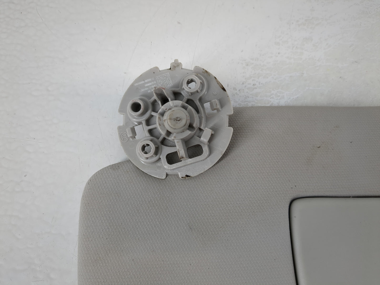 2021-2022 Chevrolet Trailblazer Sun Visor Shade Replacement Driver Left Mirror Fits Fits 2021 2022 OEM Used Auto Parts