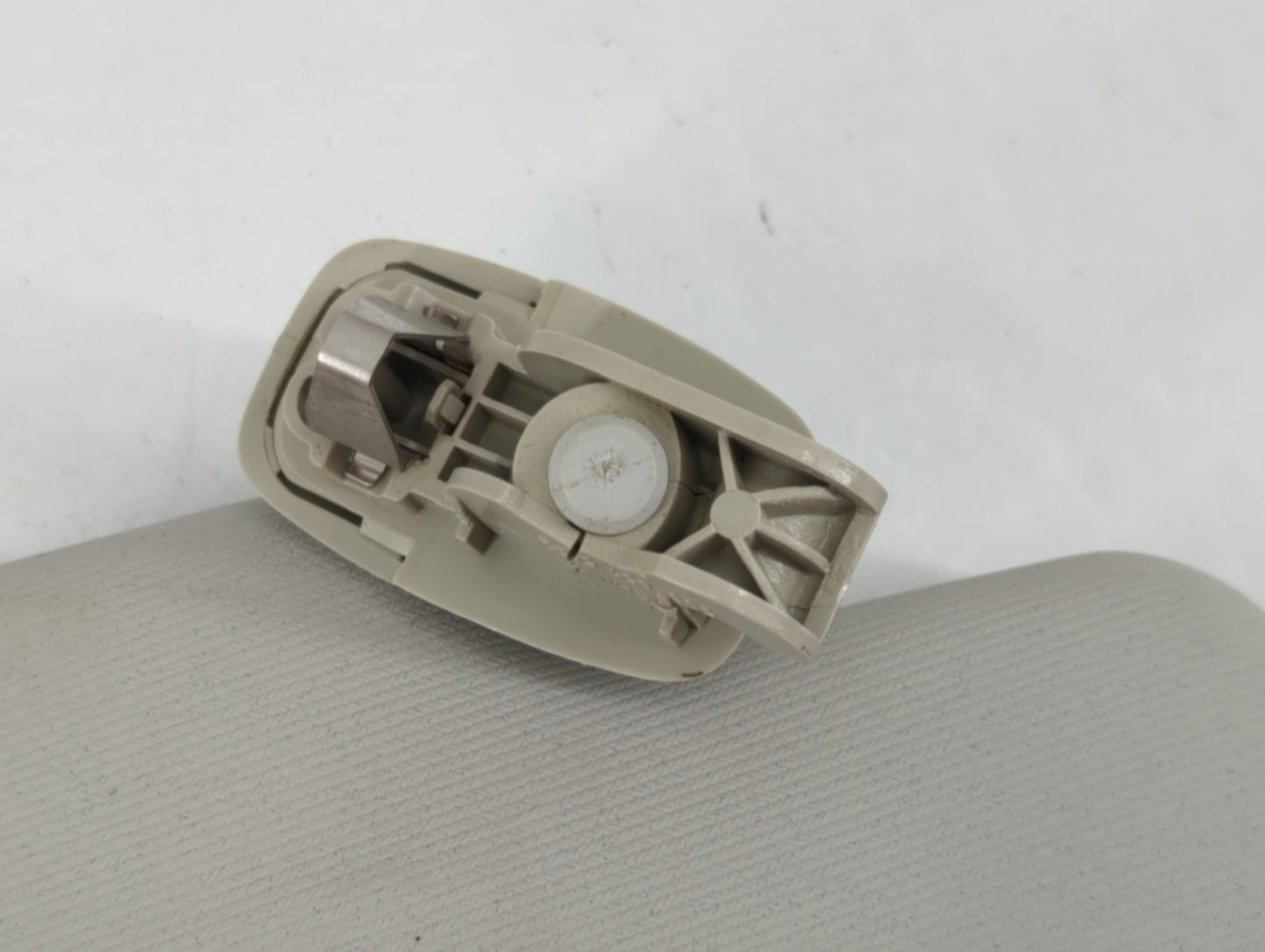 2011-2018 Volkswagen Jetta Sun Visor Shade Replacement Passenger Right Mirror Fits Fits 2011 2012 2013 2014 2015 2016 2017 2018 OEM Used Auto Parts - Oemusedautoparts1.com