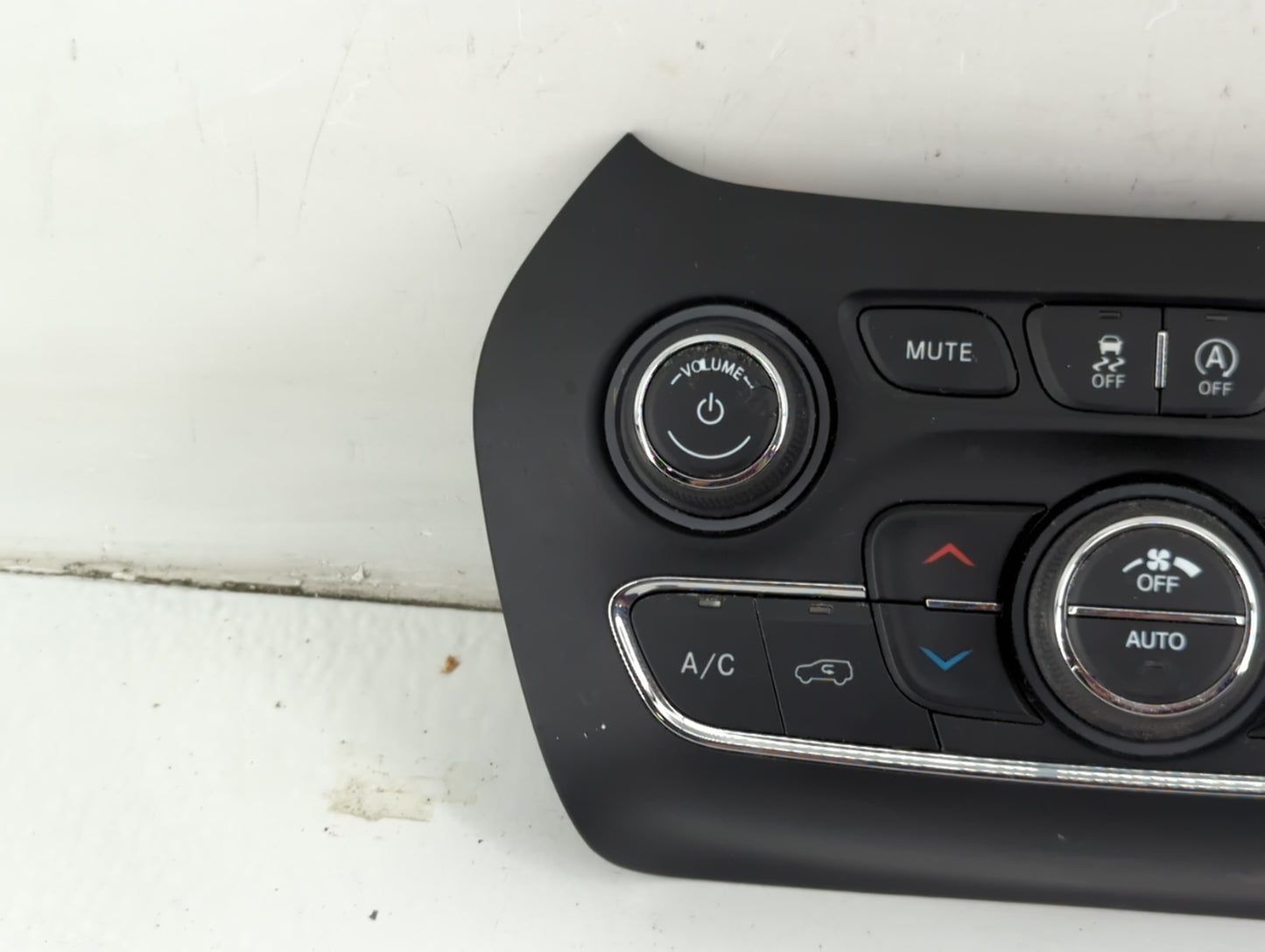 2019-2022 Jeep Cherokee Climate Control Module Temperature AC/Heater Replacement P/N:68285942AD Fits Fits 2019 2020 2021 2022 OEM Used Auto Parts