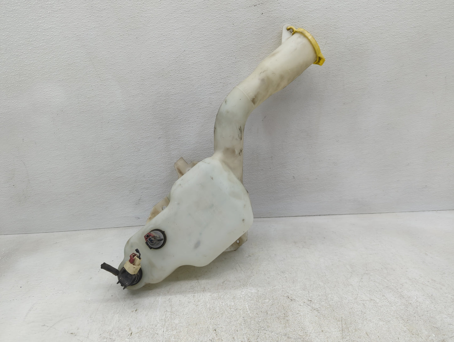 2006-2010 Chrysler 300 Windshield Washer Fluid Reservoir Bottle Oem - Oemusedautoparts1.com