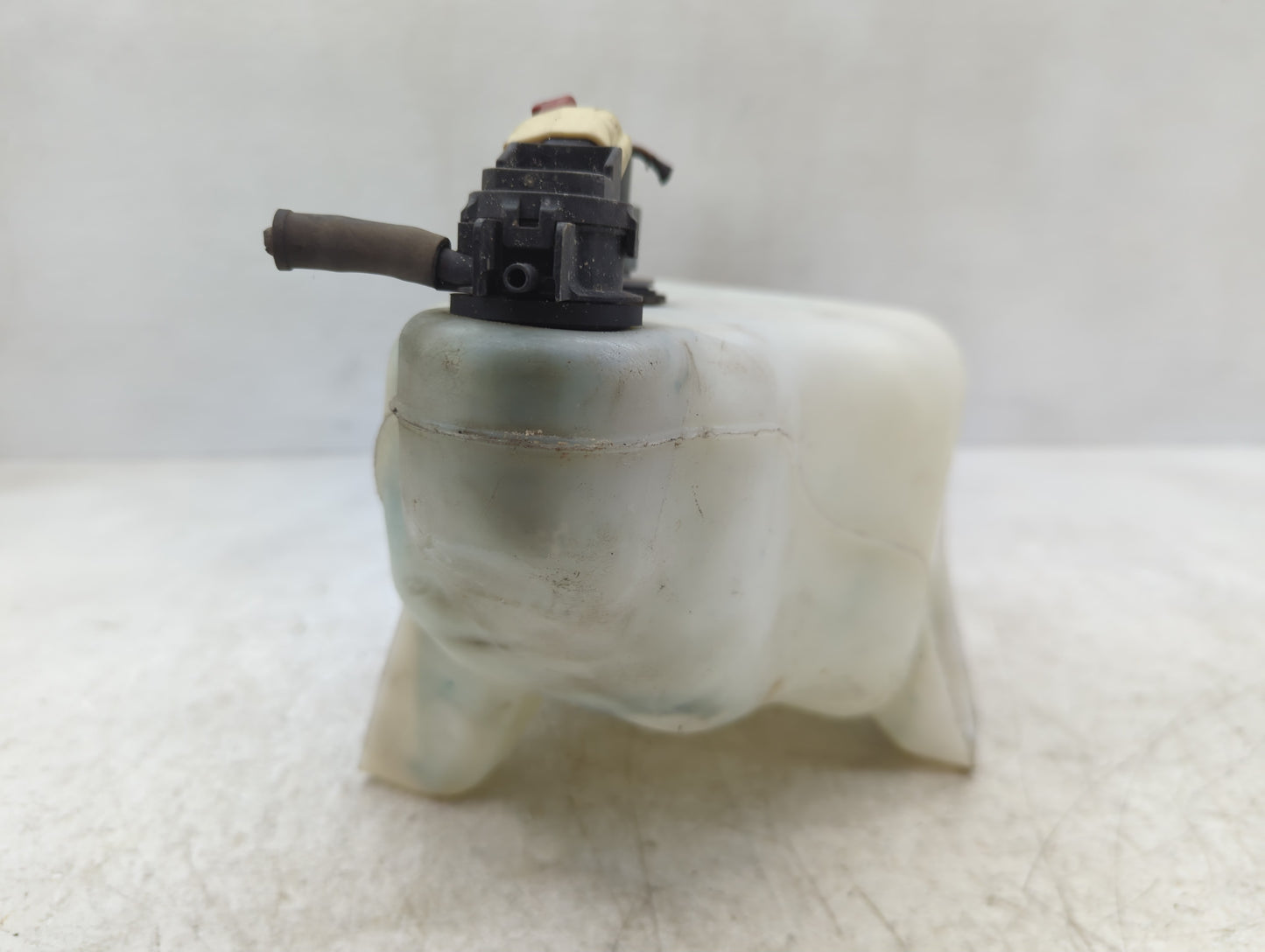 2006-2010 Chrysler 300 Windshield Washer Fluid Reservoir Bottle Oem - Oemusedautoparts1.com
