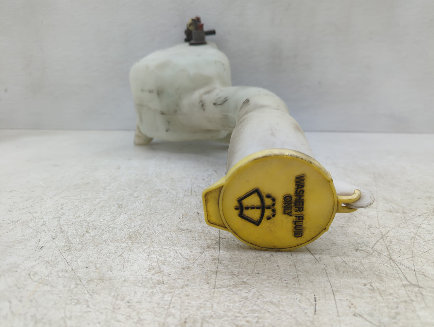 2006-2010 Chrysler 300 Windshield Washer Fluid Reservoir Bottle Oem - Oemusedautoparts1.com
