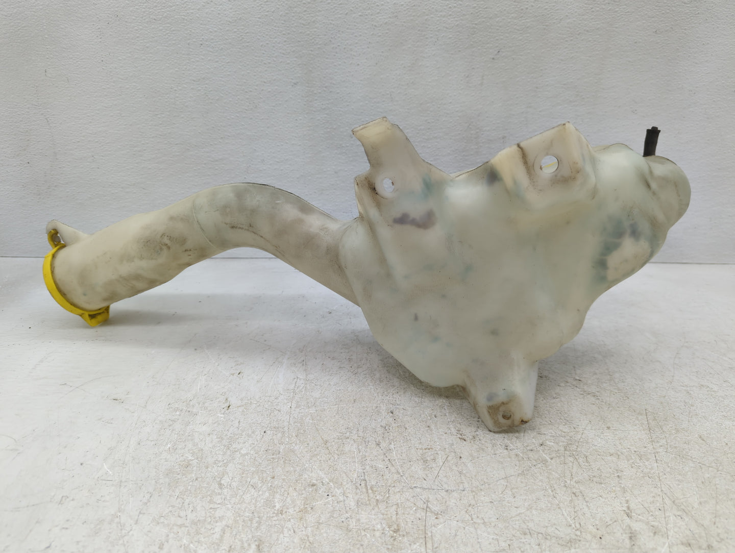 2006-2010 Chrysler 300 Windshield Washer Fluid Reservoir Bottle Oem - Oemusedautoparts1.com