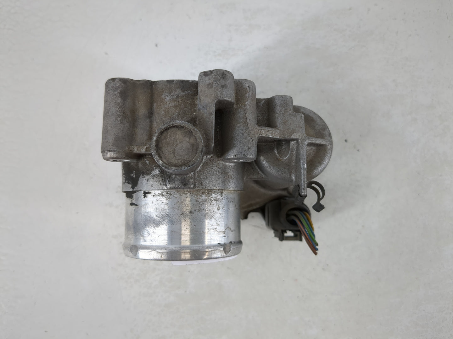 2013-2014 Ford Fusion Throttle Body P/N:7S7G-9F991-CA Fits Fits 2013 2014 2015 2016 2017 2018 2019 OEM Used Auto Parts - Oemusedautoparts1.com