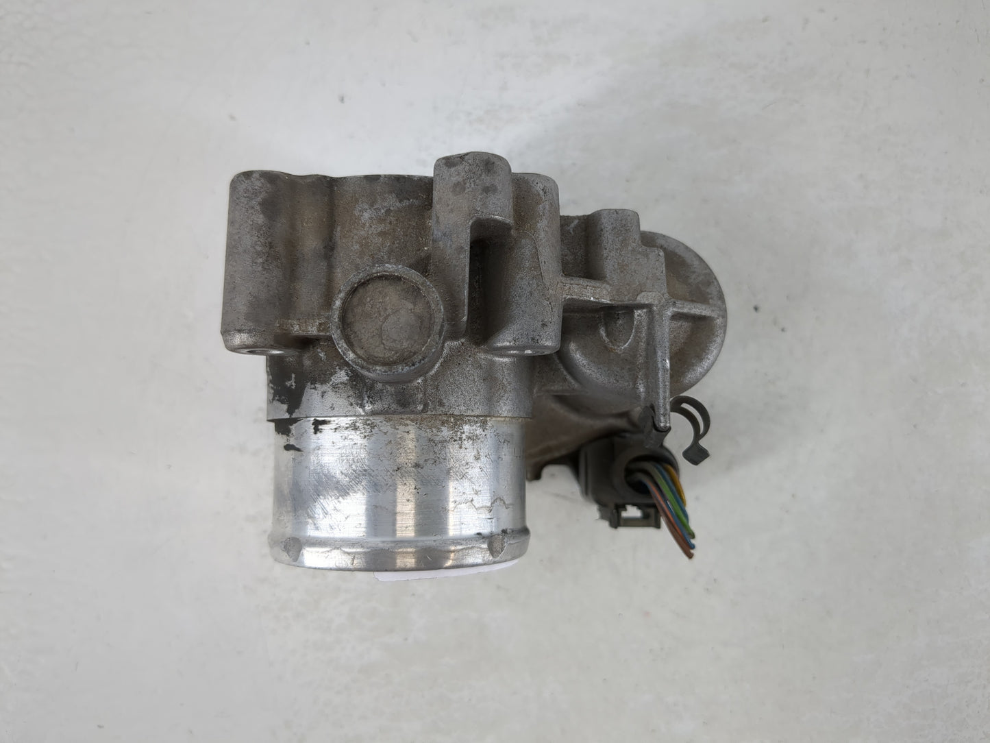 2013-2014 Ford Fusion Throttle Body P/N:7S7G-9F991-CA Fits Fits 2013 2014 2015 2016 2017 2018 2019 OEM Used Auto Parts - Oemusedautoparts1.com