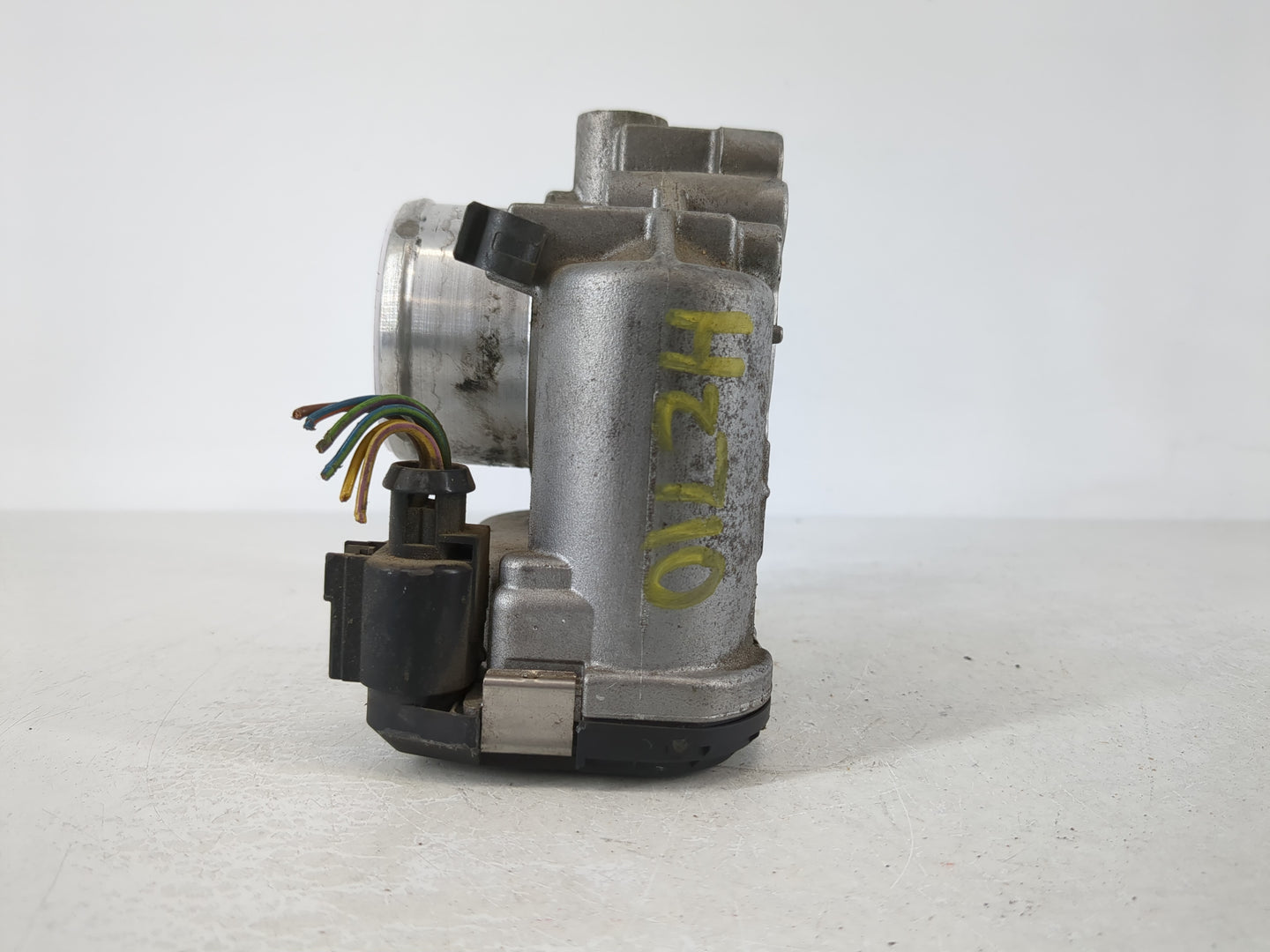 2013-2014 Ford Fusion Throttle Body P/N:7S7G-9F991-CA Fits Fits 2013 2014 2015 2016 2017 2018 2019 OEM Used Auto Parts - Oemusedautoparts1.com