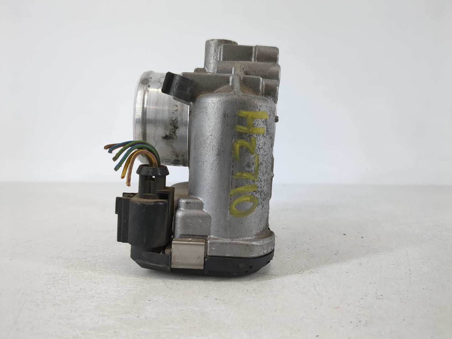2013-2014 Ford Fusion Throttle Body P/N:7S7G-9F991-CA Fits Fits 2013 2014 2015 2016 2017 2018 2019 OEM Used Auto Parts - Oemusedautoparts1.com
