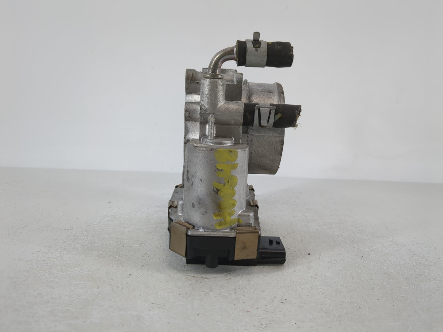 2016-2020 Infiniti Q50 Throttle Body P/N:RMEOO-52 Fits Fits 2016 2017 2018 2019 2020 OEM Used Auto Parts - Oemusedautoparts1.com