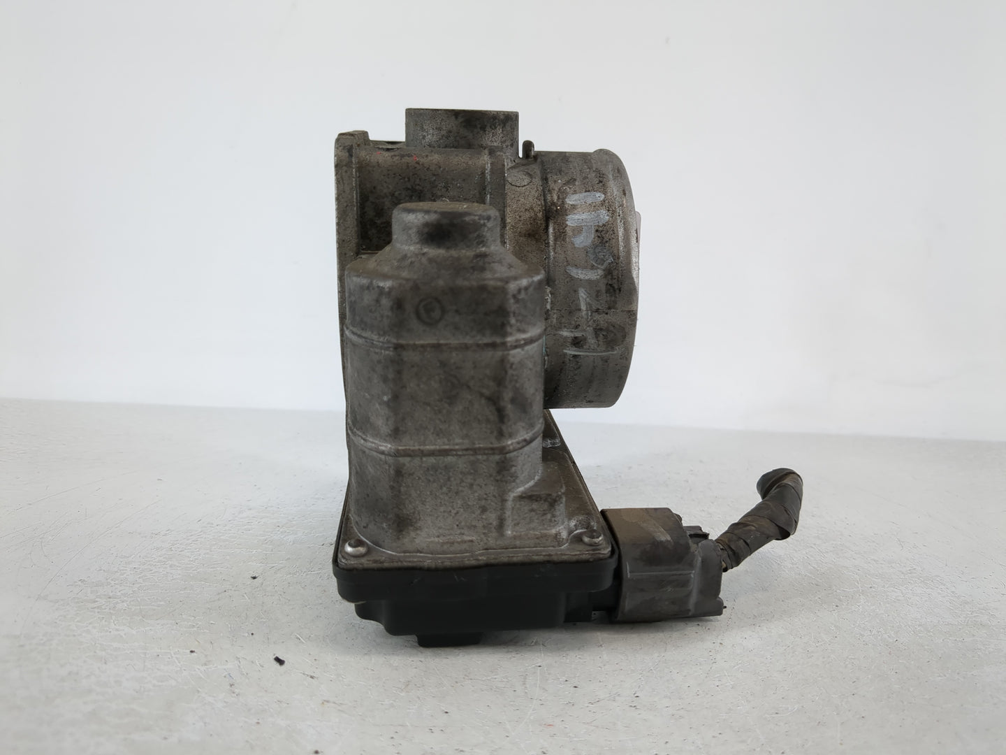 2002-2006 Nissan Maxima Throttle Body P/N:RME70-04 Fits Fits 2002 2003 2004 2005 2006 OEM Used Auto Parts - Oemusedautoparts1.com