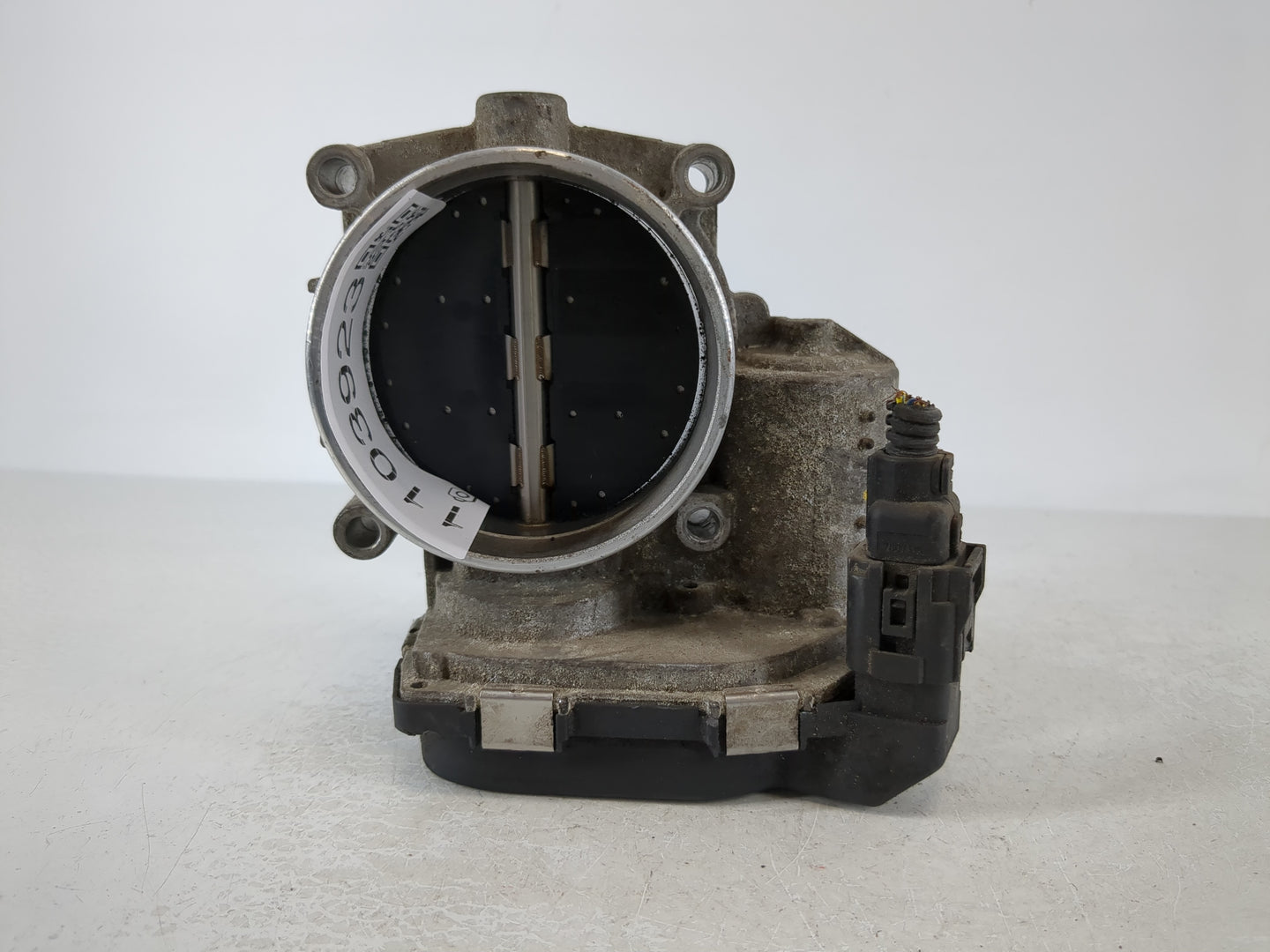 2007-2013 Bmw 328i Throttle Body P/N:7 556 118 0-01 Fits Fits 2007 2008 2009 2010 2011 2012 2013 OEM Used Auto Parts - Oemusedautoparts1.com